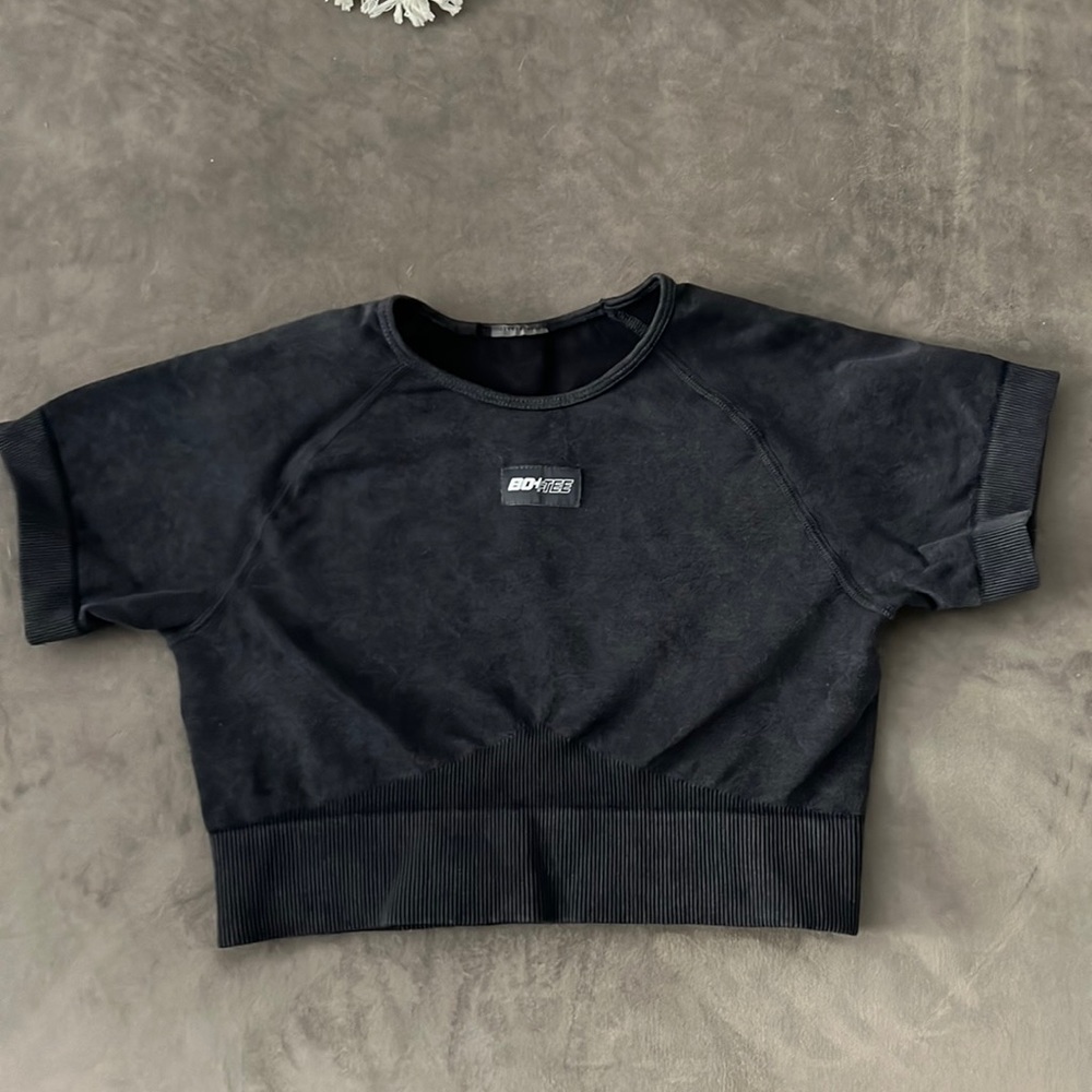 Bo + Tee cropped workout top